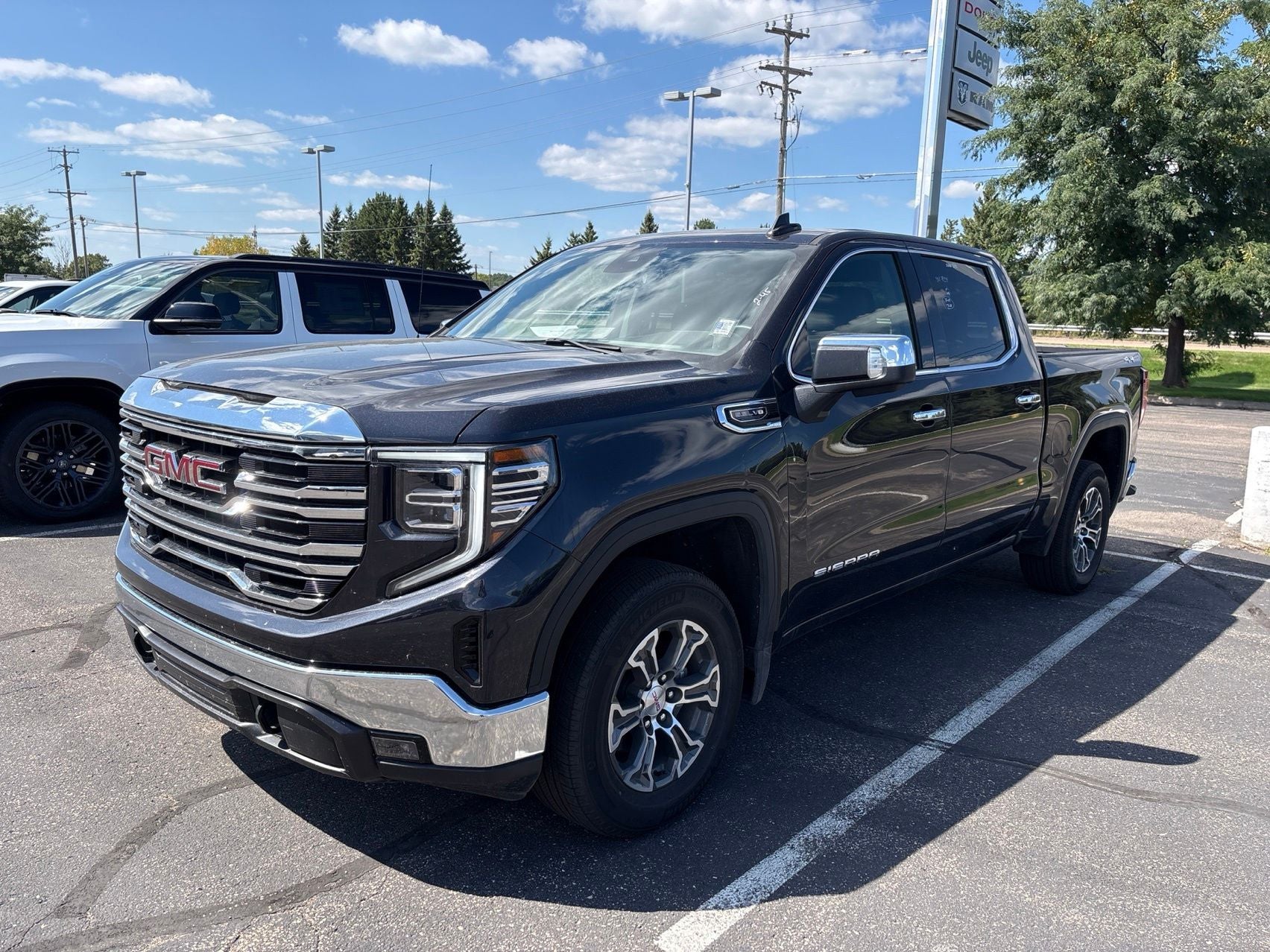 2026 GMC Sierra 1500 Crew Cab, Short Bed, SLT, 4WD