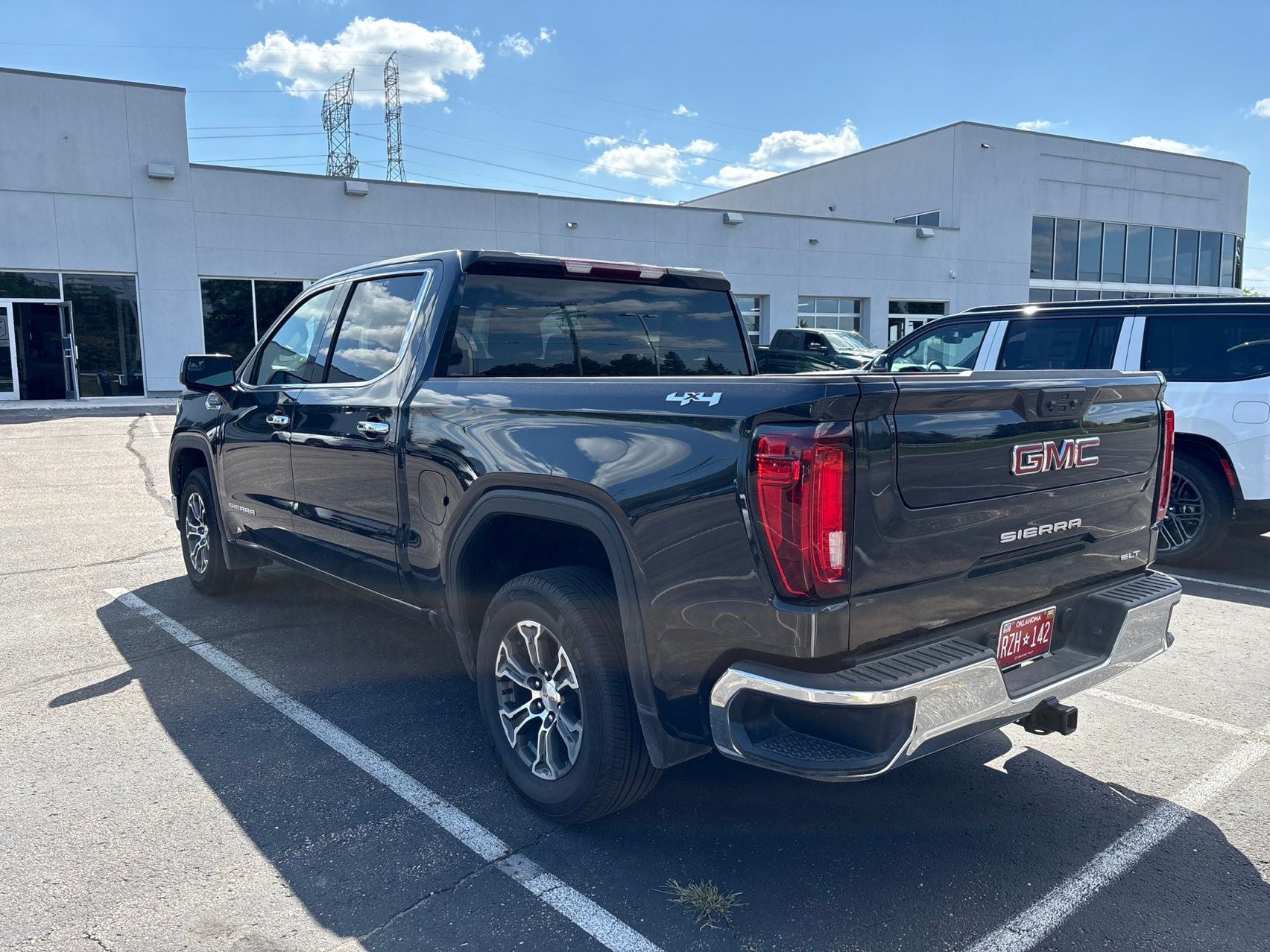 2026 GMC Sierra 1500 Crew Cab, Short Bed, SLT, 4WD