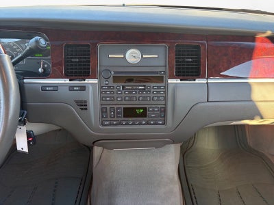 2004 Lincoln Town Car Ultimate
