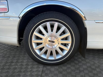 2004 Lincoln Town Car Ultimate