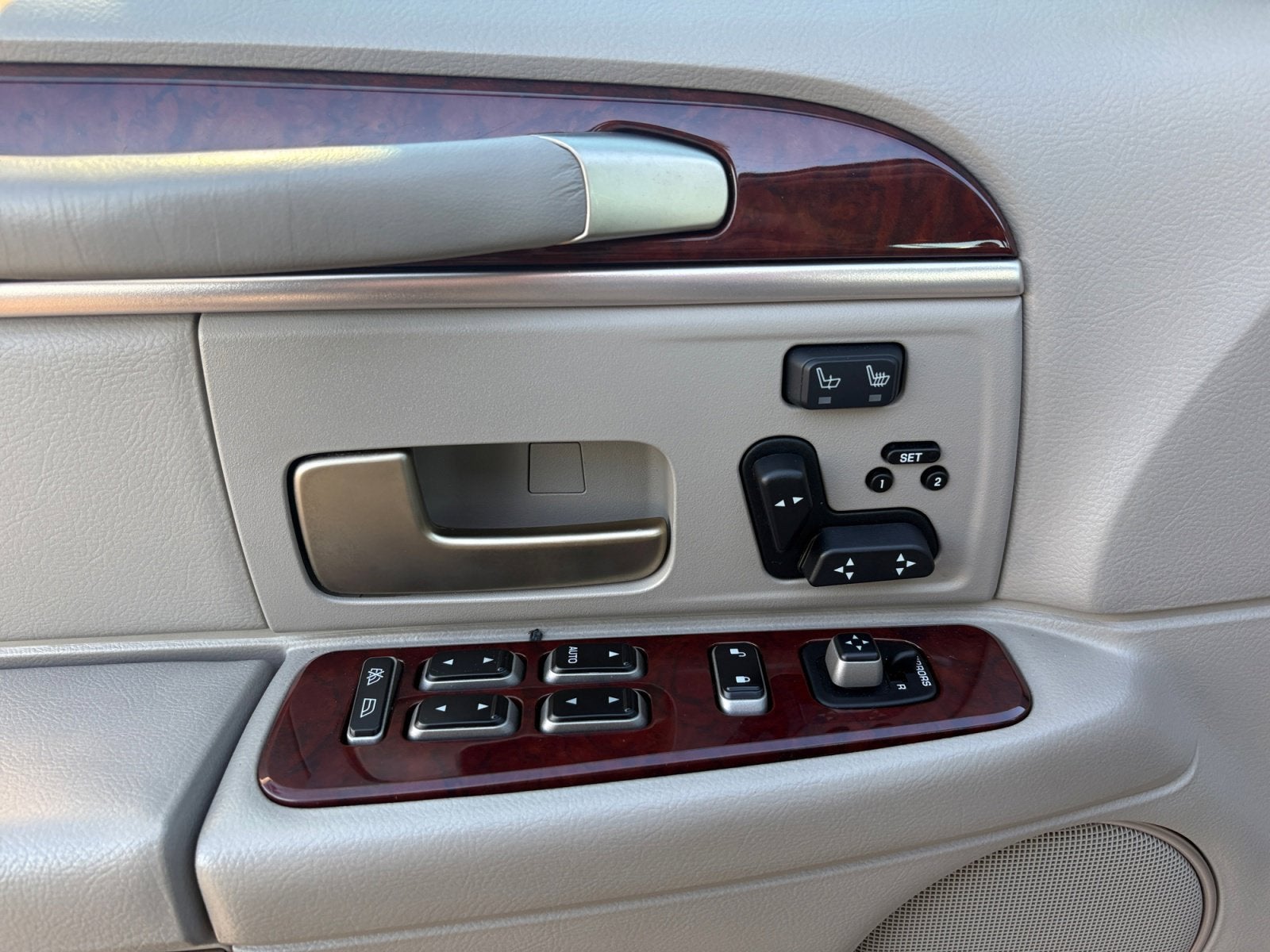 2004 Lincoln Town Car Ultimate
