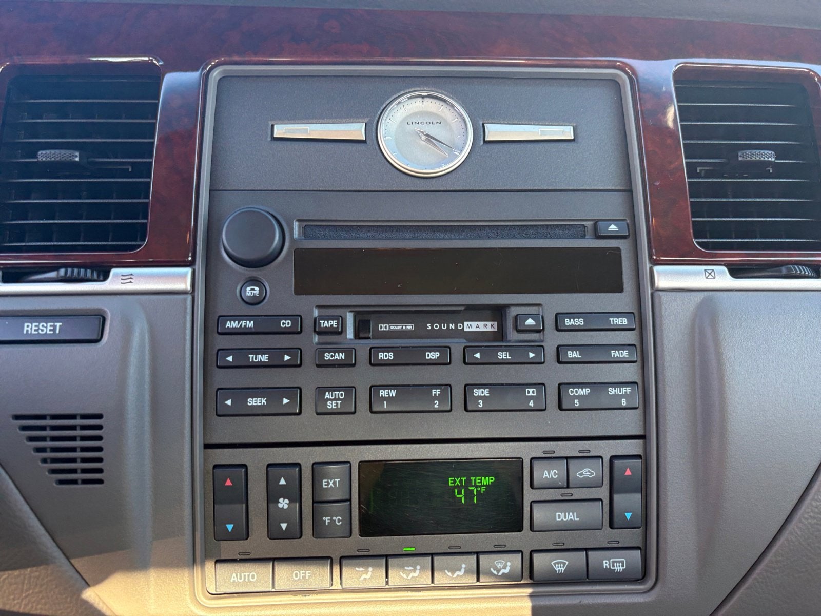 2004 Lincoln Town Car Ultimate