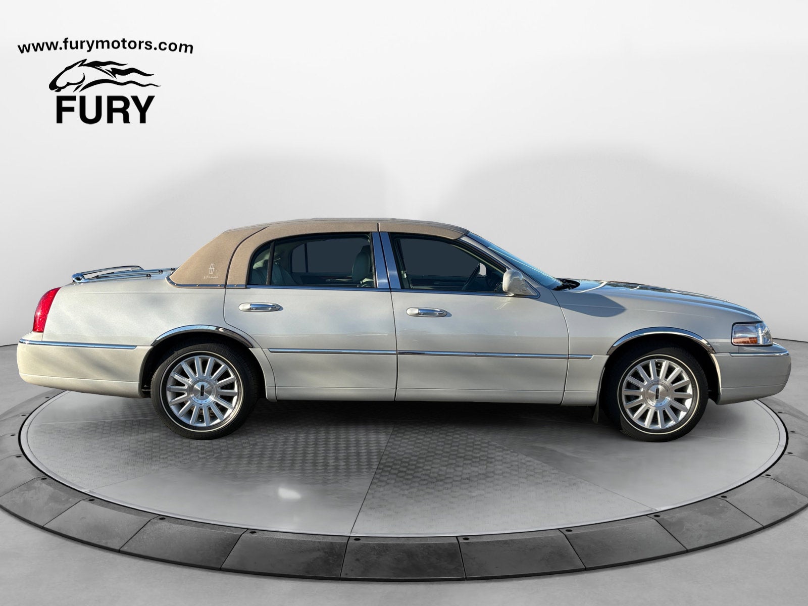 2004 Lincoln Town Car Ultimate
