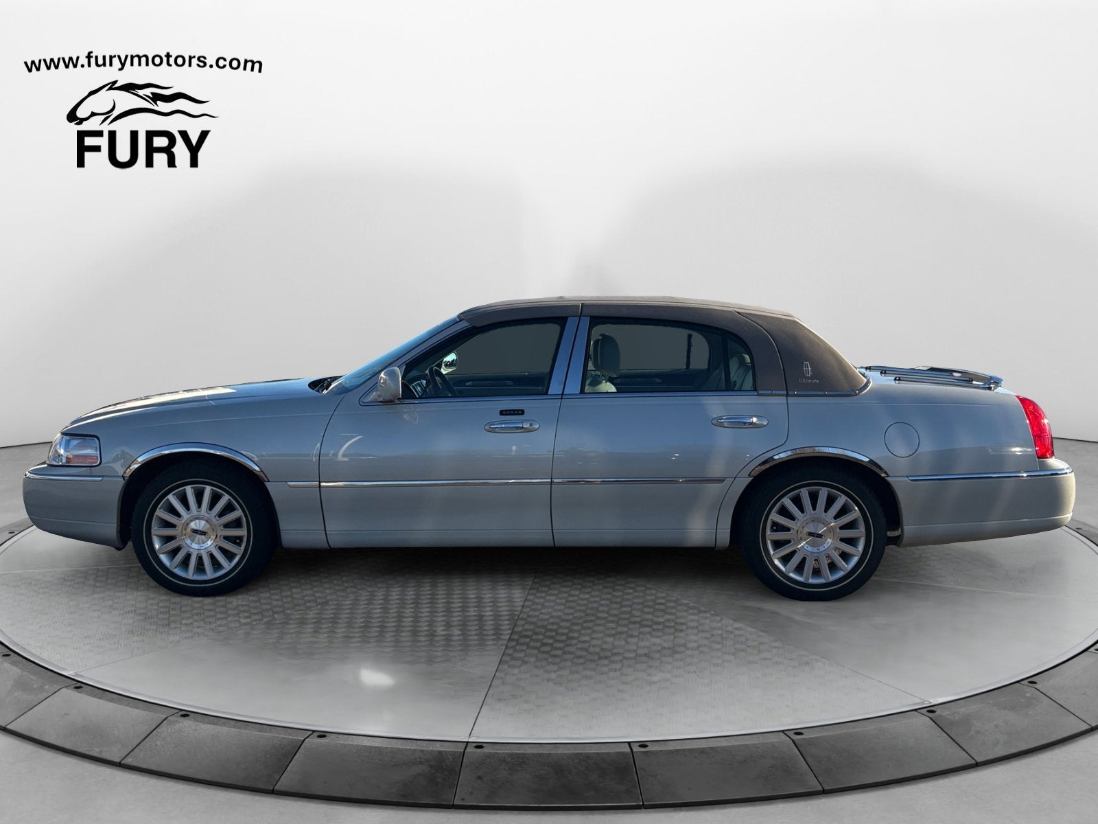2004 Lincoln Town Car Ultimate