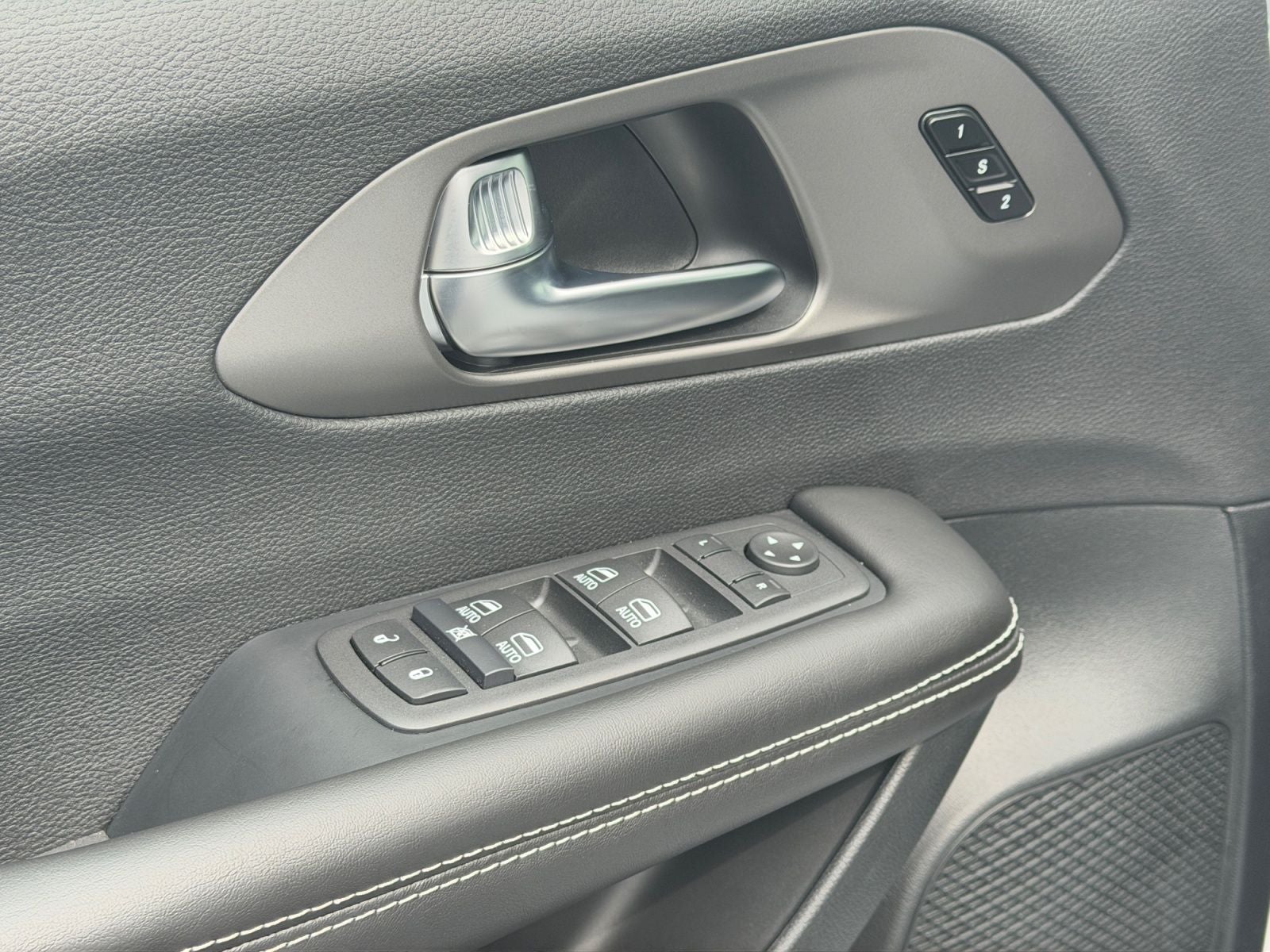 2027 Chrysler Pacifica PACIFICA SELECT AWD