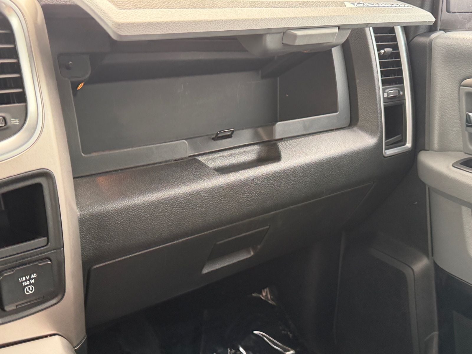 2017 RAM 1500 Big Horn Crew Cab 4x4 5'7' Box
