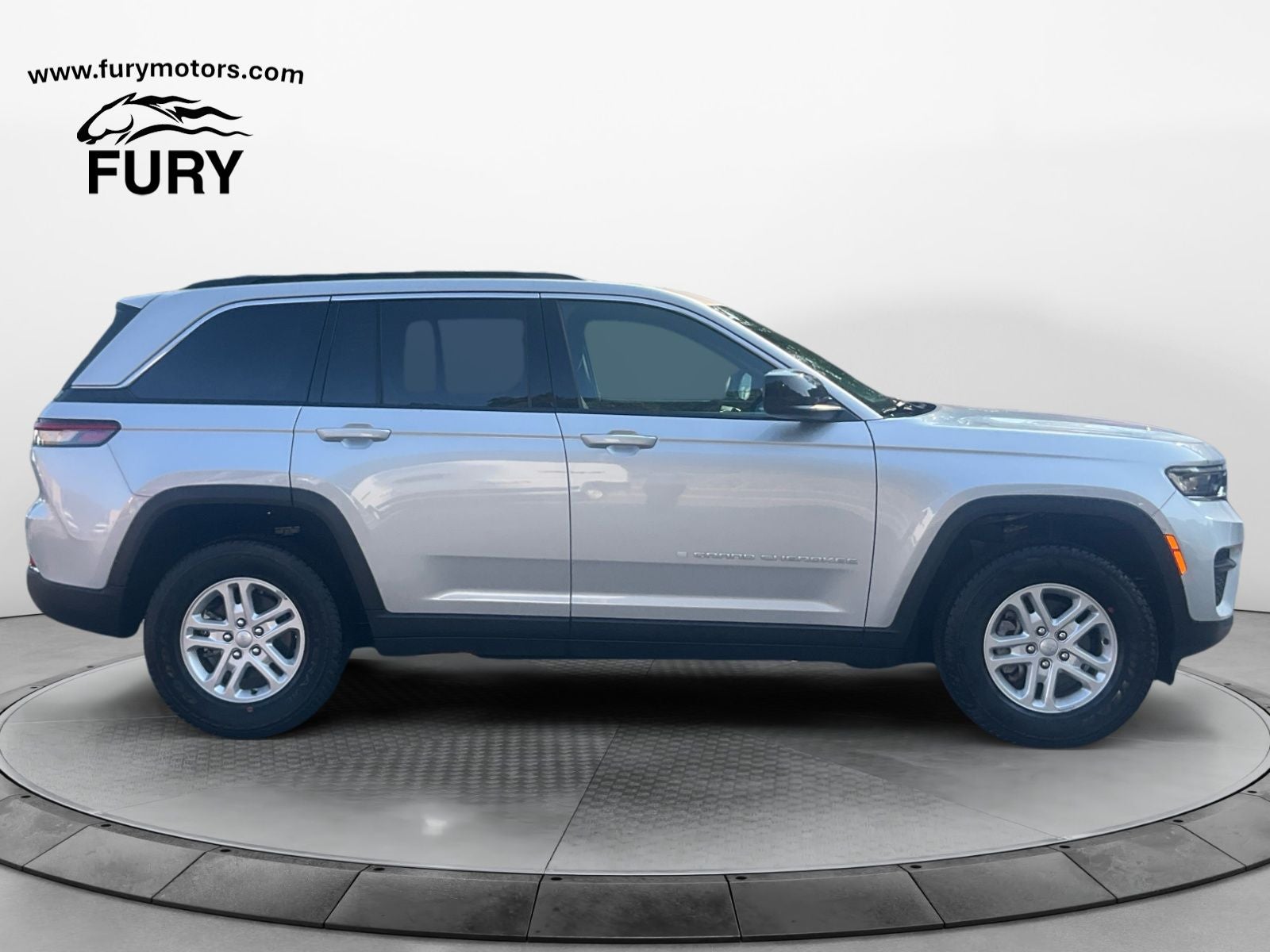 2025 Jeep Grand Cherokee Laredo 4x4