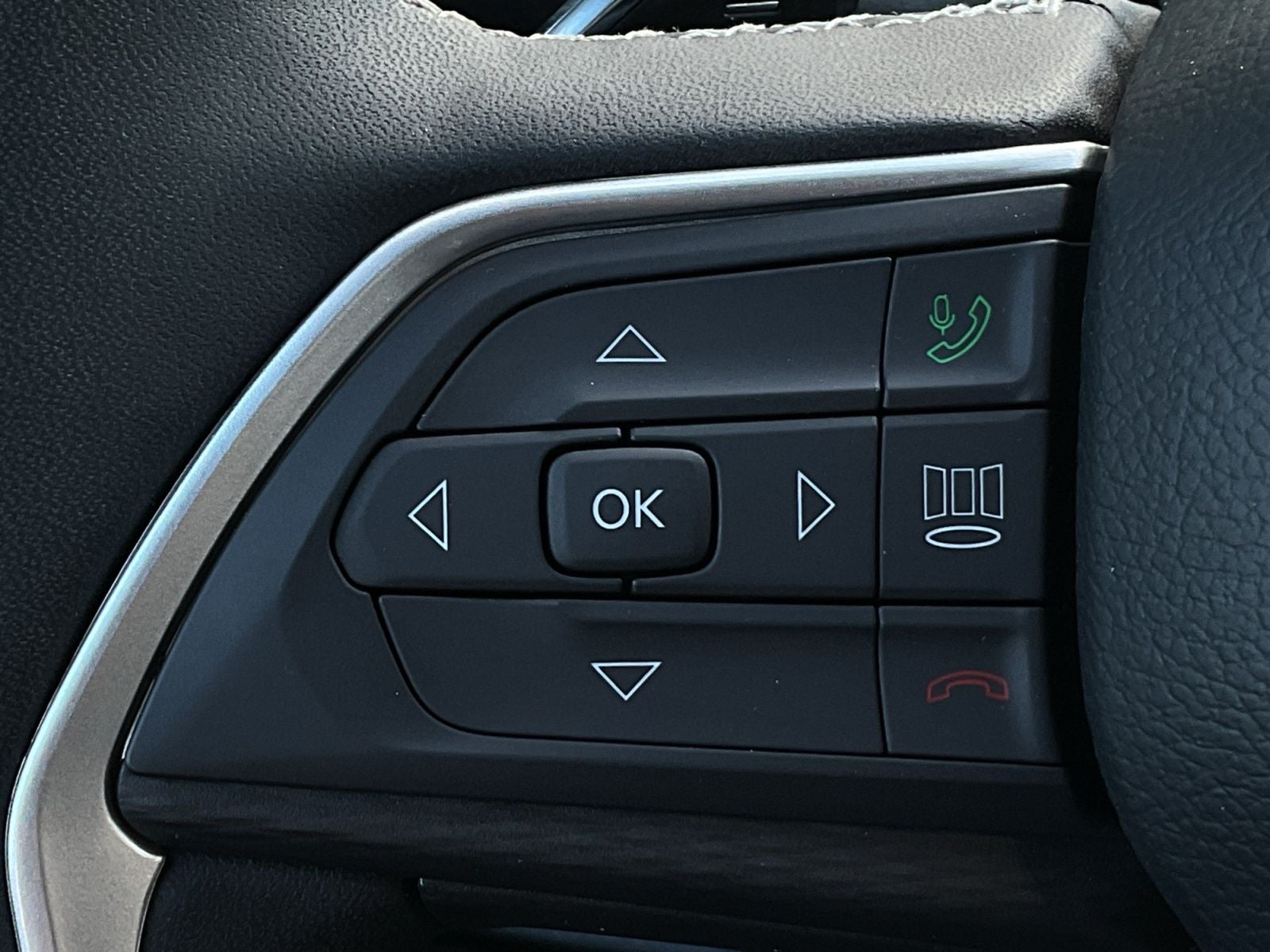 2025 Jeep Grand Cherokee Laredo 4x4