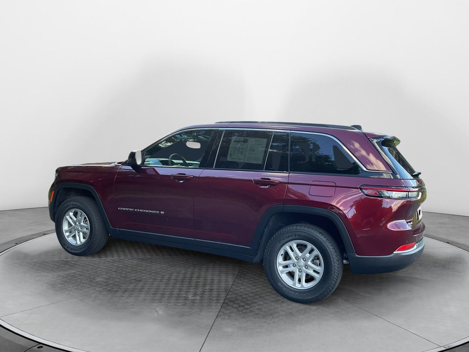 2025 Jeep Grand Cherokee Laredo 4x4