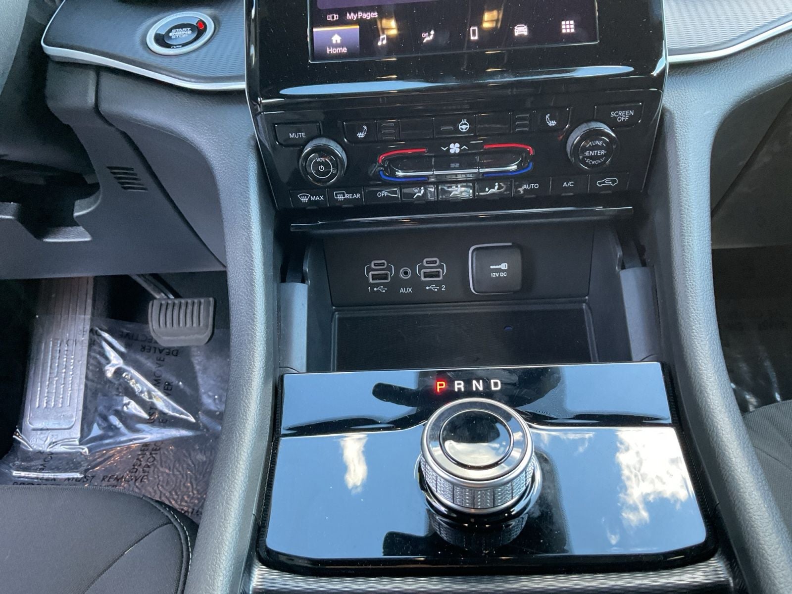 2025 Jeep Grand Cherokee Laredo 4x4