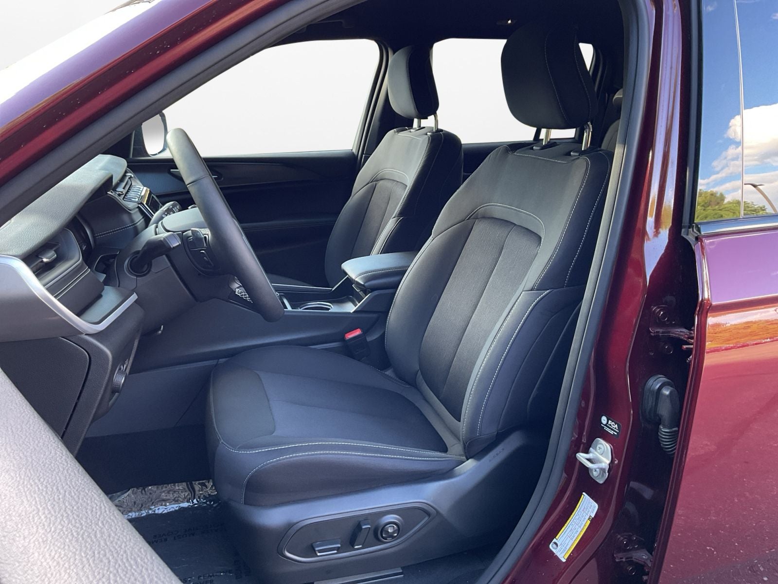 2025 Jeep Grand Cherokee Laredo 4x4