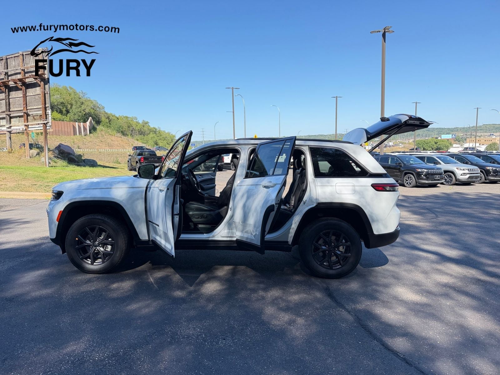 2027 Jeep Grand Cherokee GRAND CHEROKEE LAREDO ALTITUDE 4X4