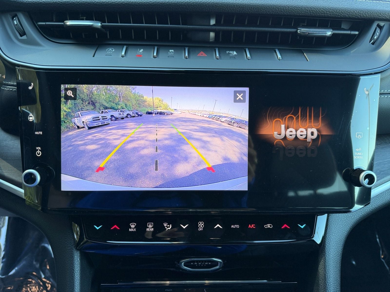 2027 Jeep Grand Cherokee GRAND CHEROKEE LAREDO ALTITUDE 4X4