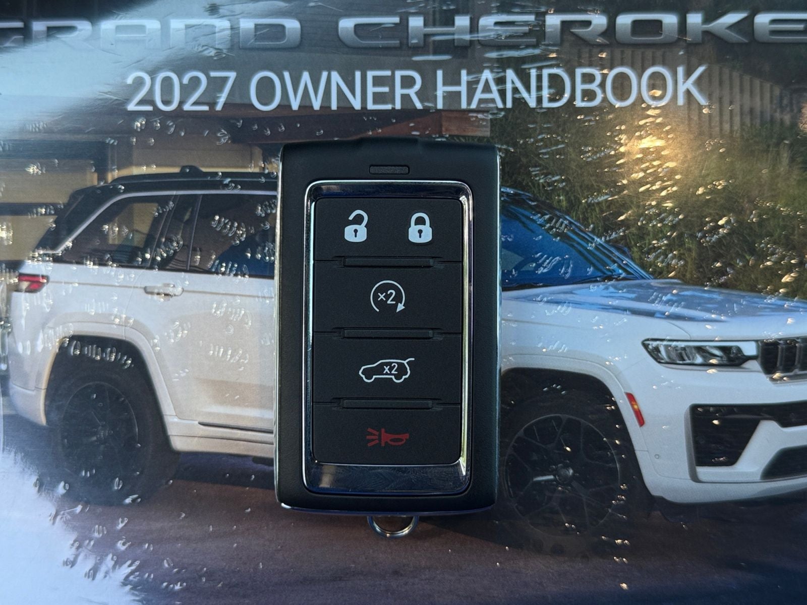 2027 Jeep Grand Cherokee GRAND CHEROKEE LAREDO ALTITUDE 4X4