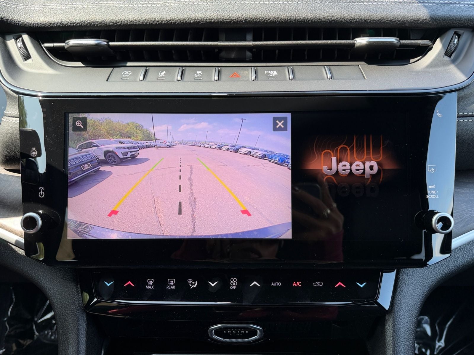 2027 Jeep Grand Cherokee GRAND CHEROKEE LAREDO ALTITUDE 4X4