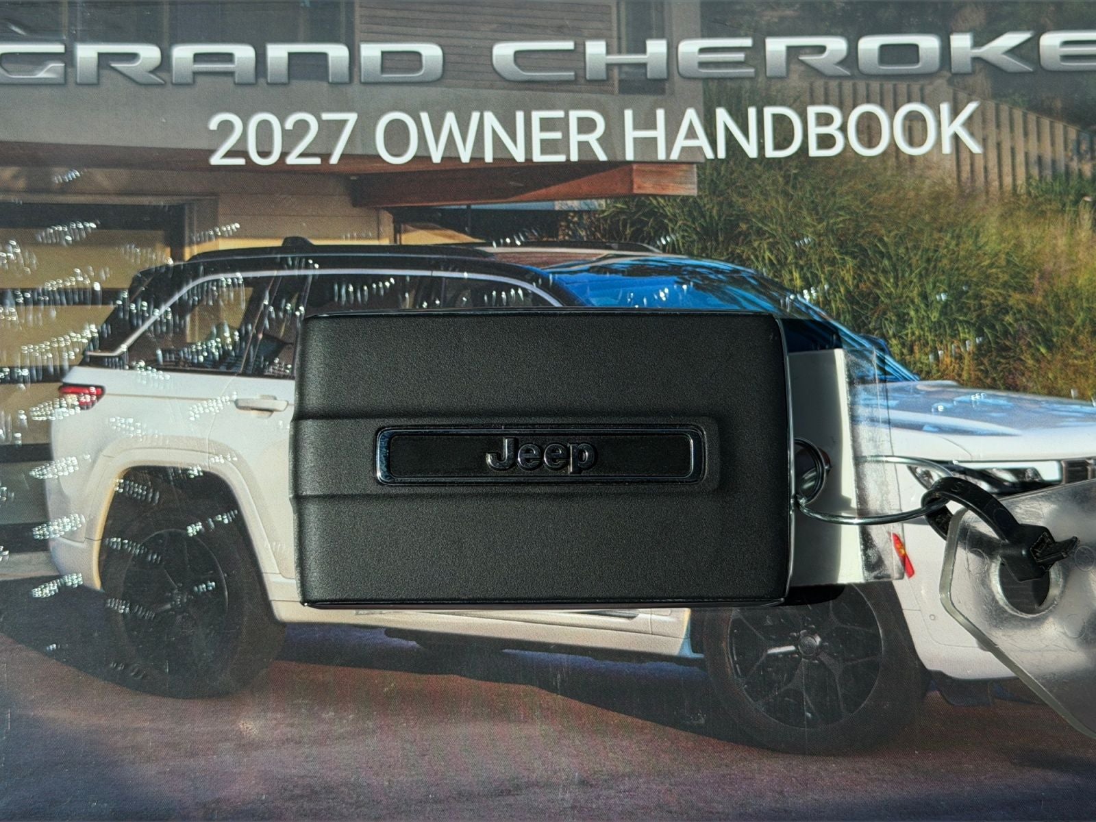 2027 Jeep Grand Cherokee GRAND CHEROKEE LAREDO ALTITUDE 4X4
