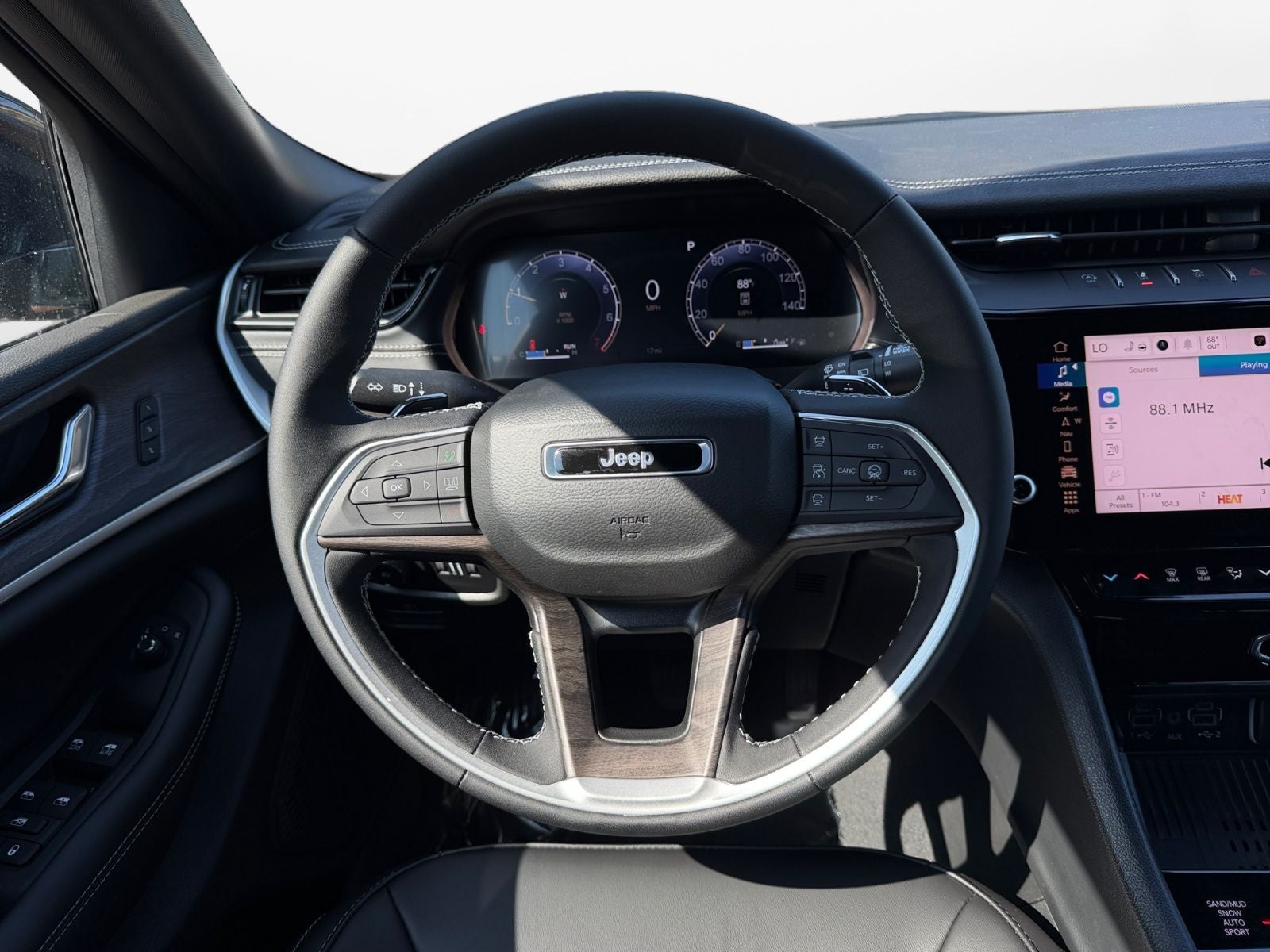 2027 Jeep Grand Cherokee GRAND CHEROKEE LIMITED 4X4