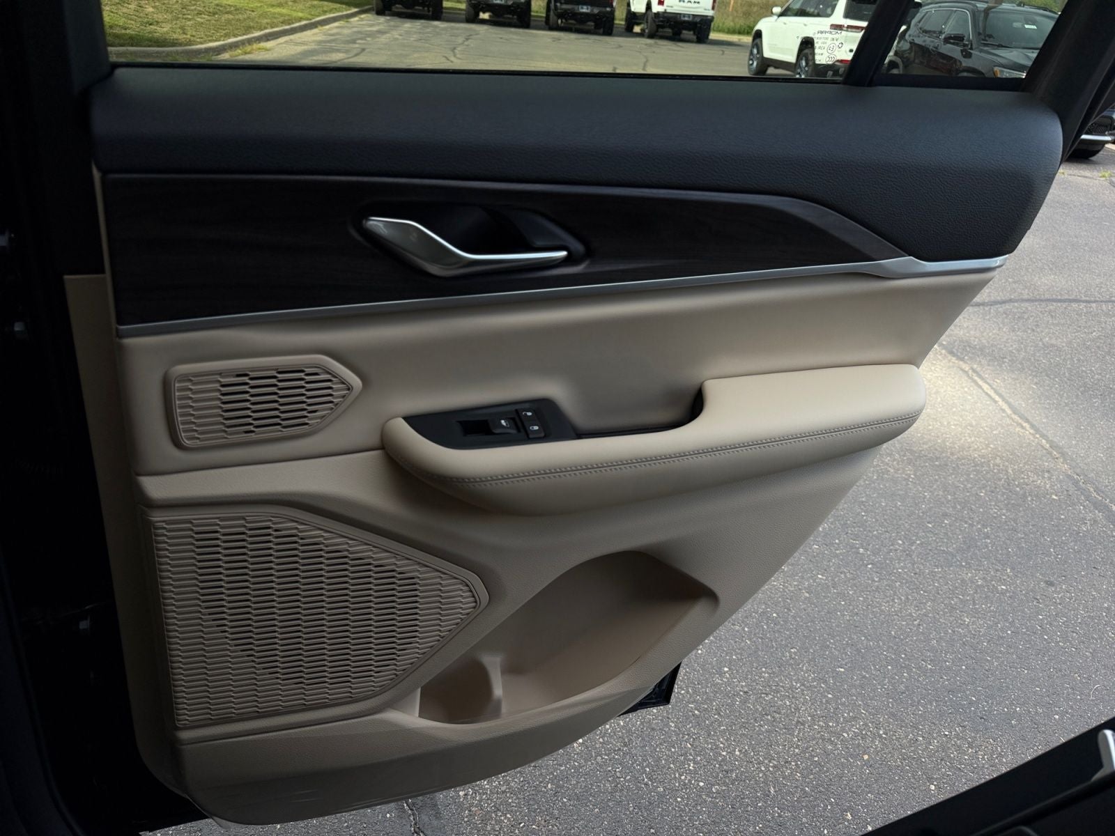 2027 Jeep Grand Cherokee GRAND CHEROKEE LIMITED 4X4