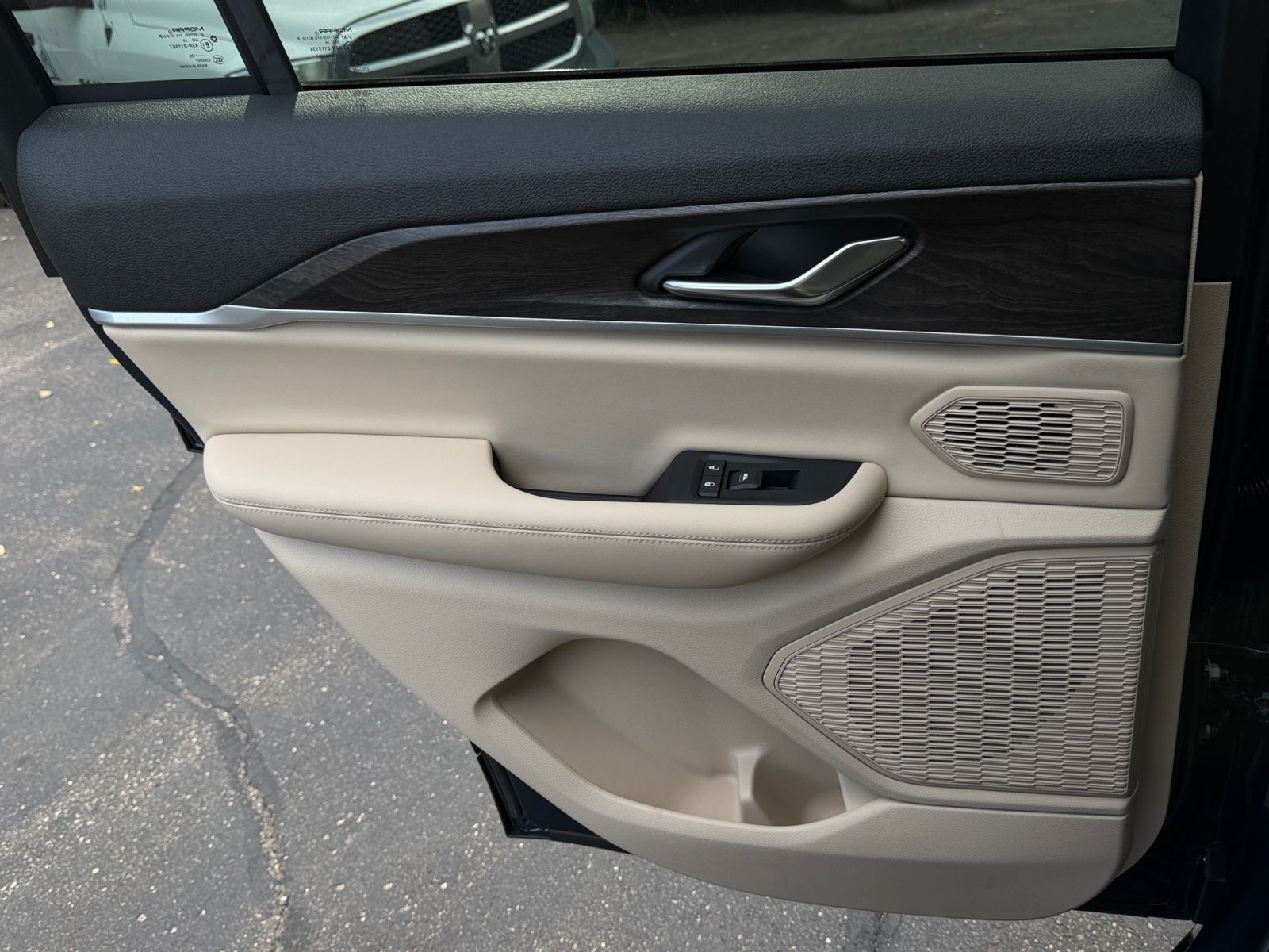 2027 Jeep Grand Cherokee GRAND CHEROKEE LIMITED 4X4