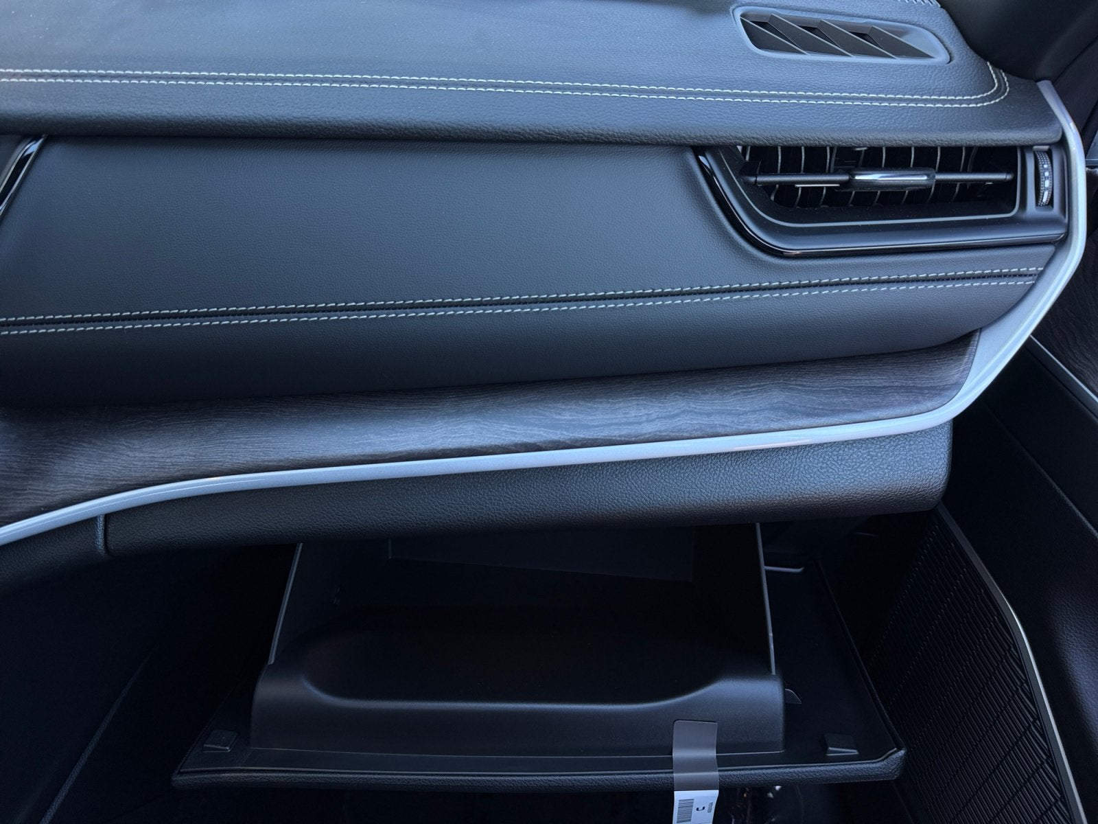 2027 Jeep Grand Cherokee GRAND CHEROKEE LIMITED RESERVE 4X4