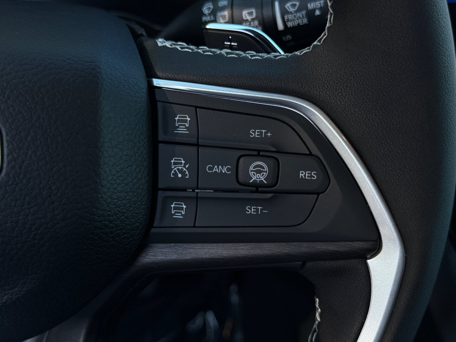 2027 Jeep Grand Cherokee GRAND CHEROKEE LIMITED RESERVE 4X4