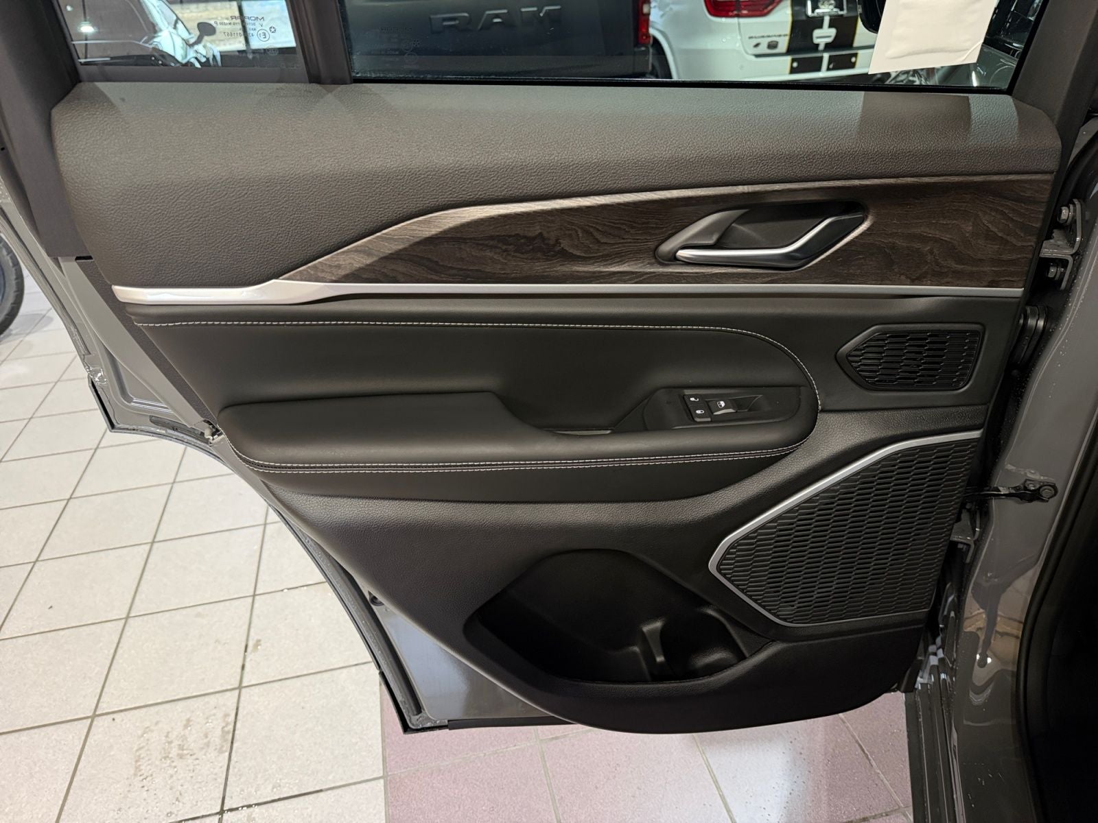 2027 Jeep Grand Cherokee Limited Reserve