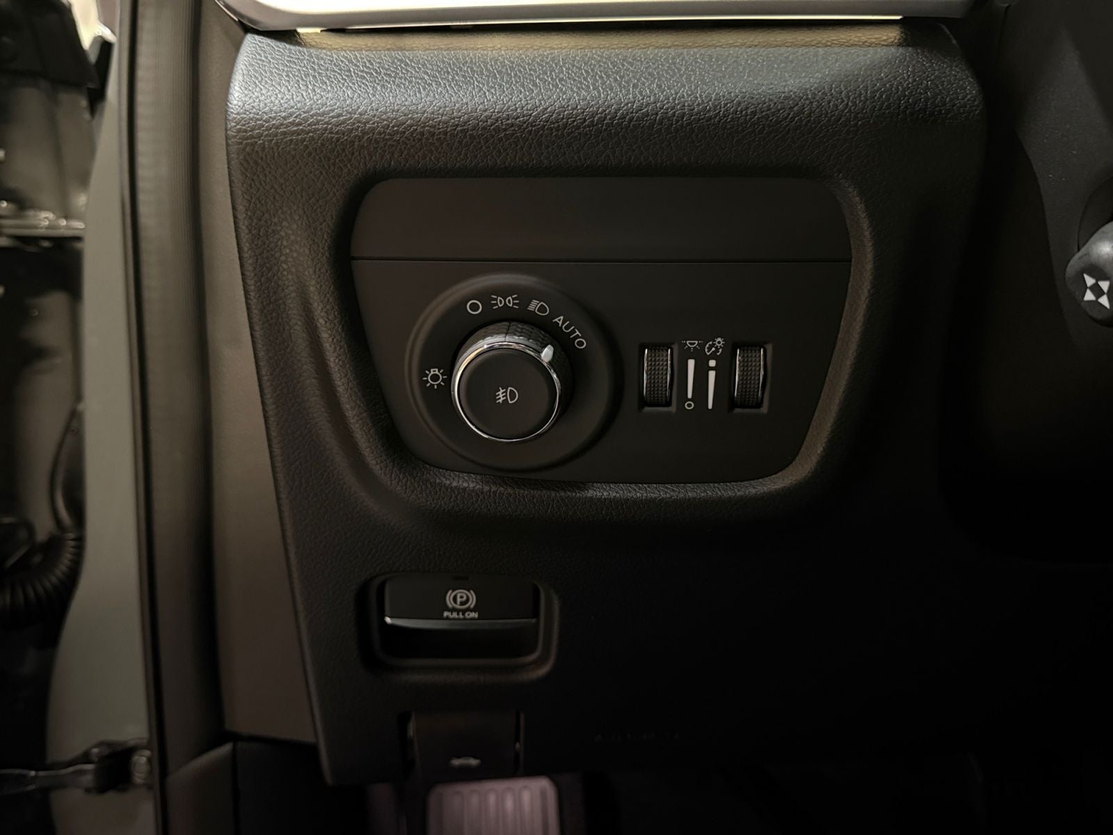 2027 Jeep Grand Cherokee Limited Reserve