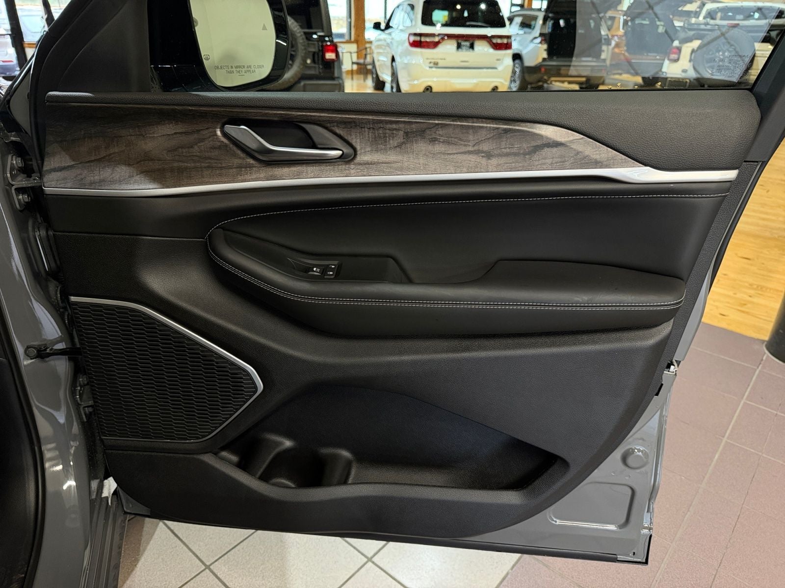 2027 Jeep Grand Cherokee Limited Reserve