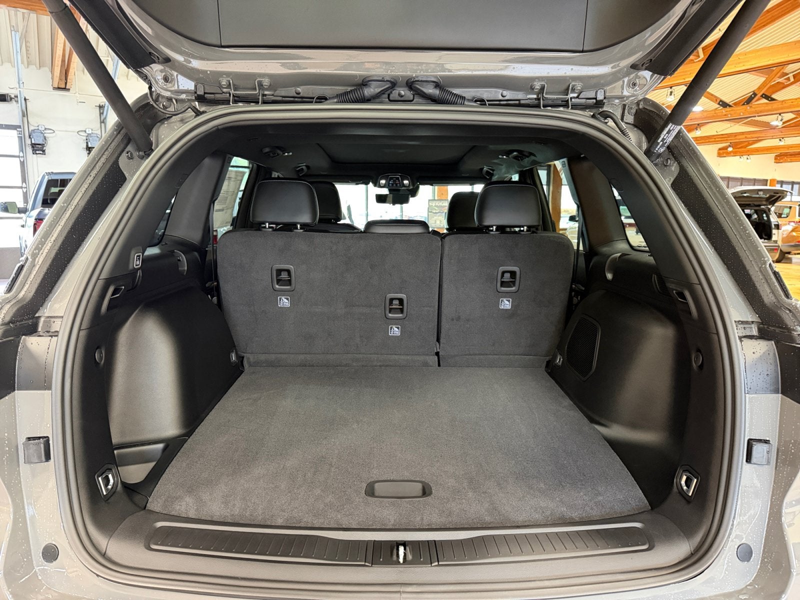 2027 Jeep Grand Cherokee Limited Reserve