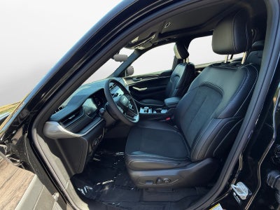 2027 Jeep Grand Cherokee Laredo Altitude