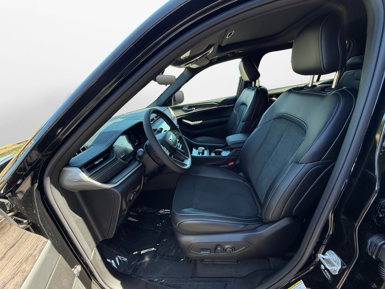 2027 Jeep Grand Cherokee Laredo Altitude