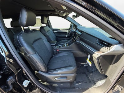 2027 Jeep Grand Cherokee Laredo Altitude