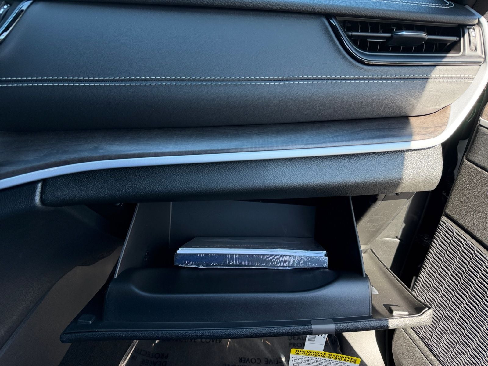 2027 Jeep Grand Cherokee Laredo Altitude