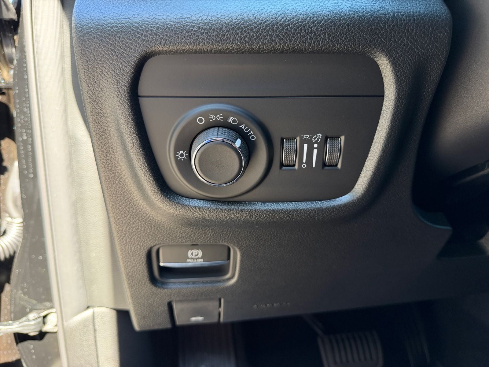 2027 Jeep Grand Cherokee Laredo Altitude