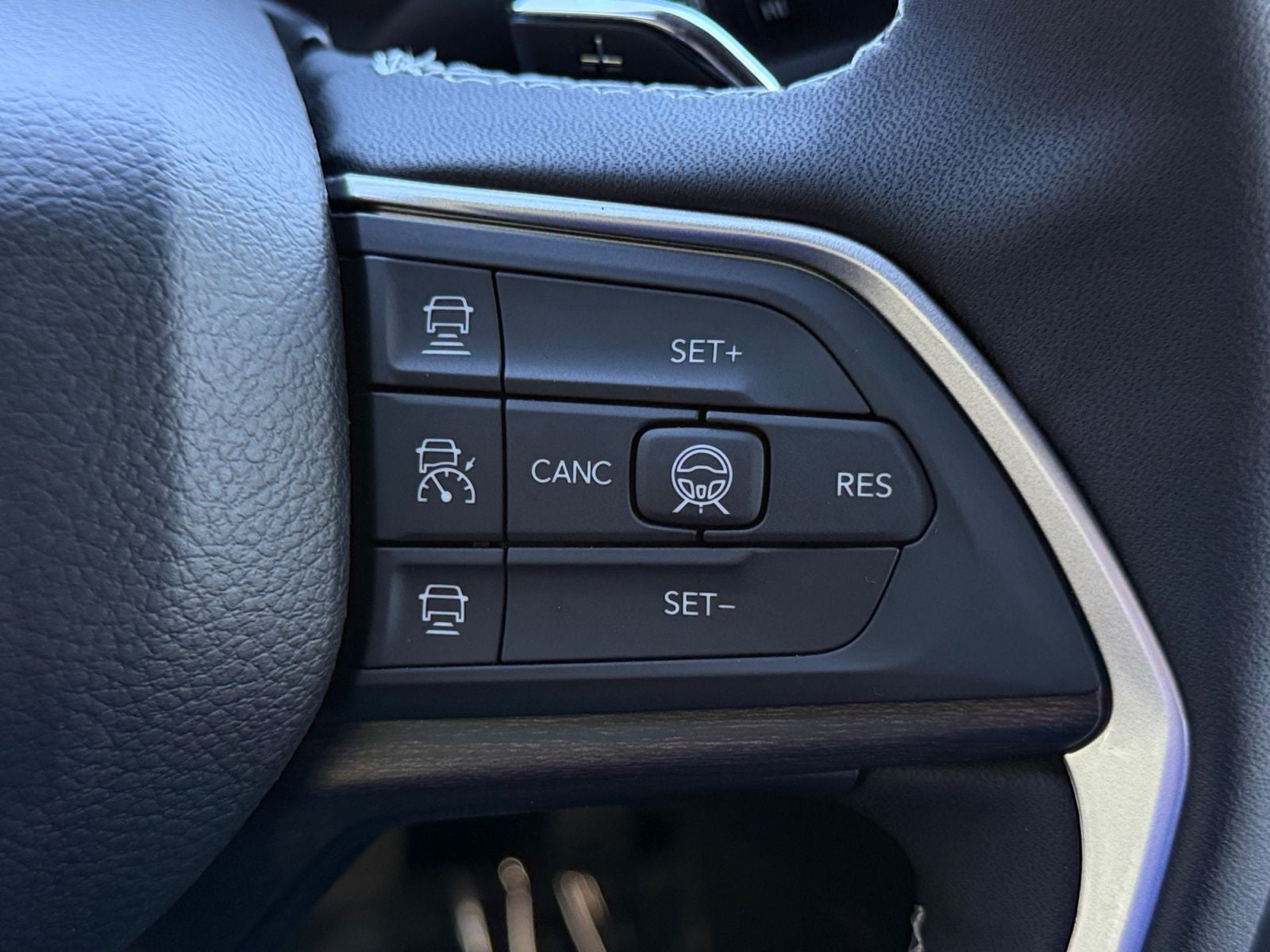 2027 Jeep Grand Cherokee Laredo Altitude