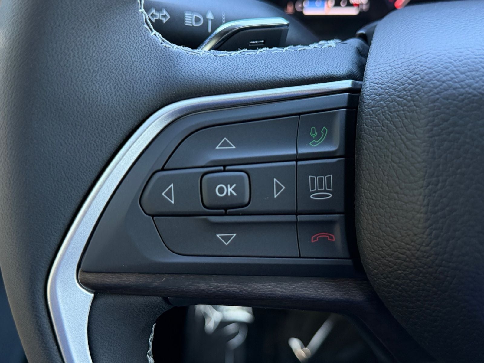 2027 Jeep Grand Cherokee Laredo Altitude