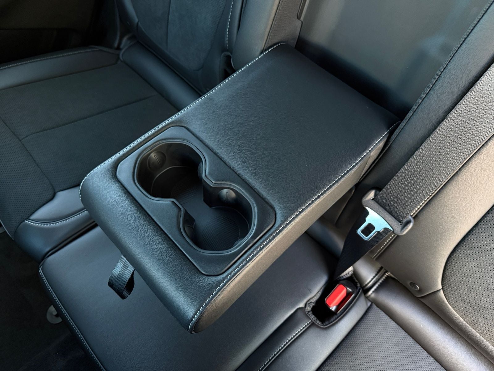 2027 Jeep Grand Cherokee Laredo Altitude
