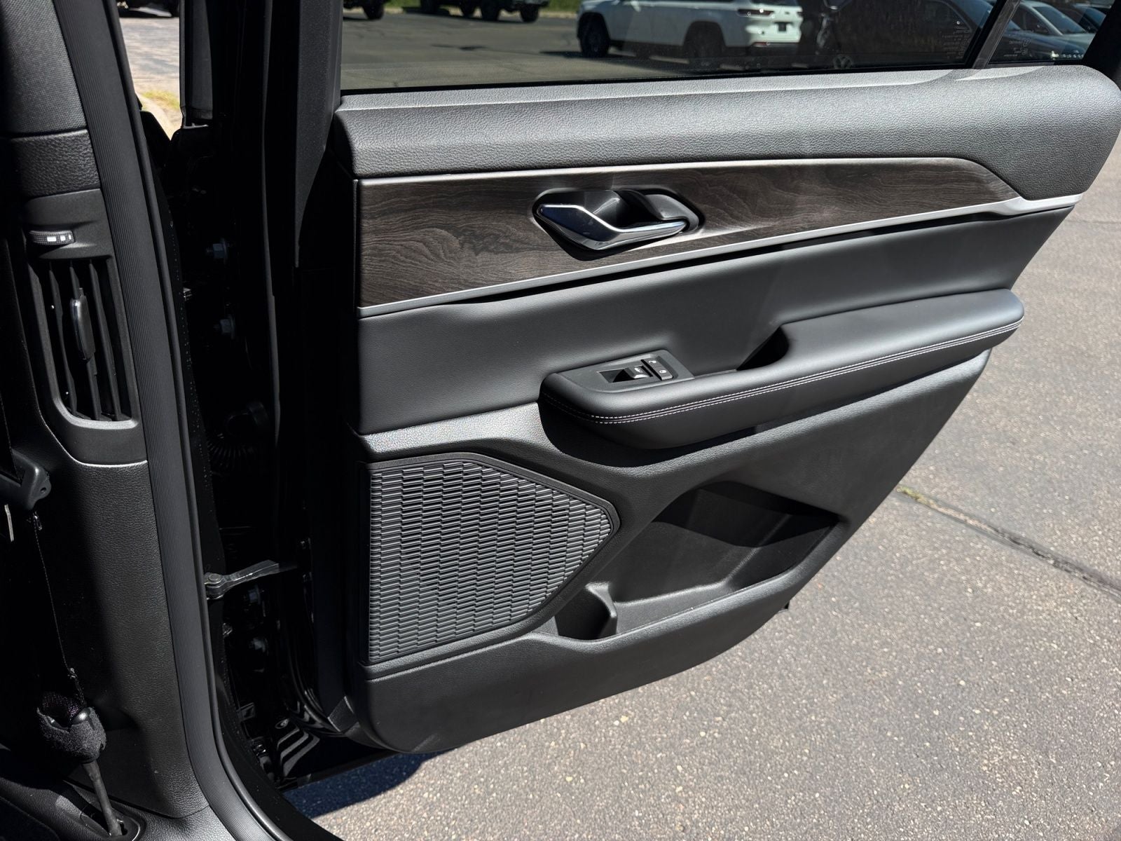 2027 Jeep Grand Cherokee Laredo Altitude