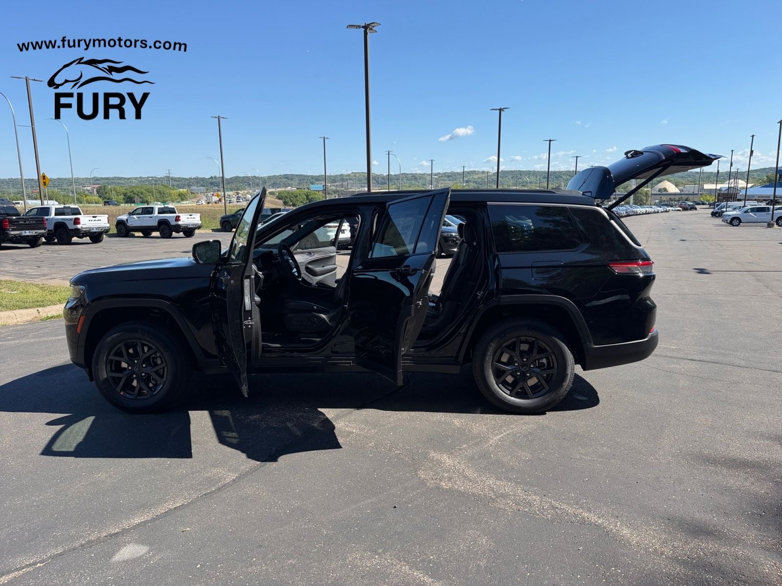 2027 Jeep Grand Cherokee Laredo Altitude