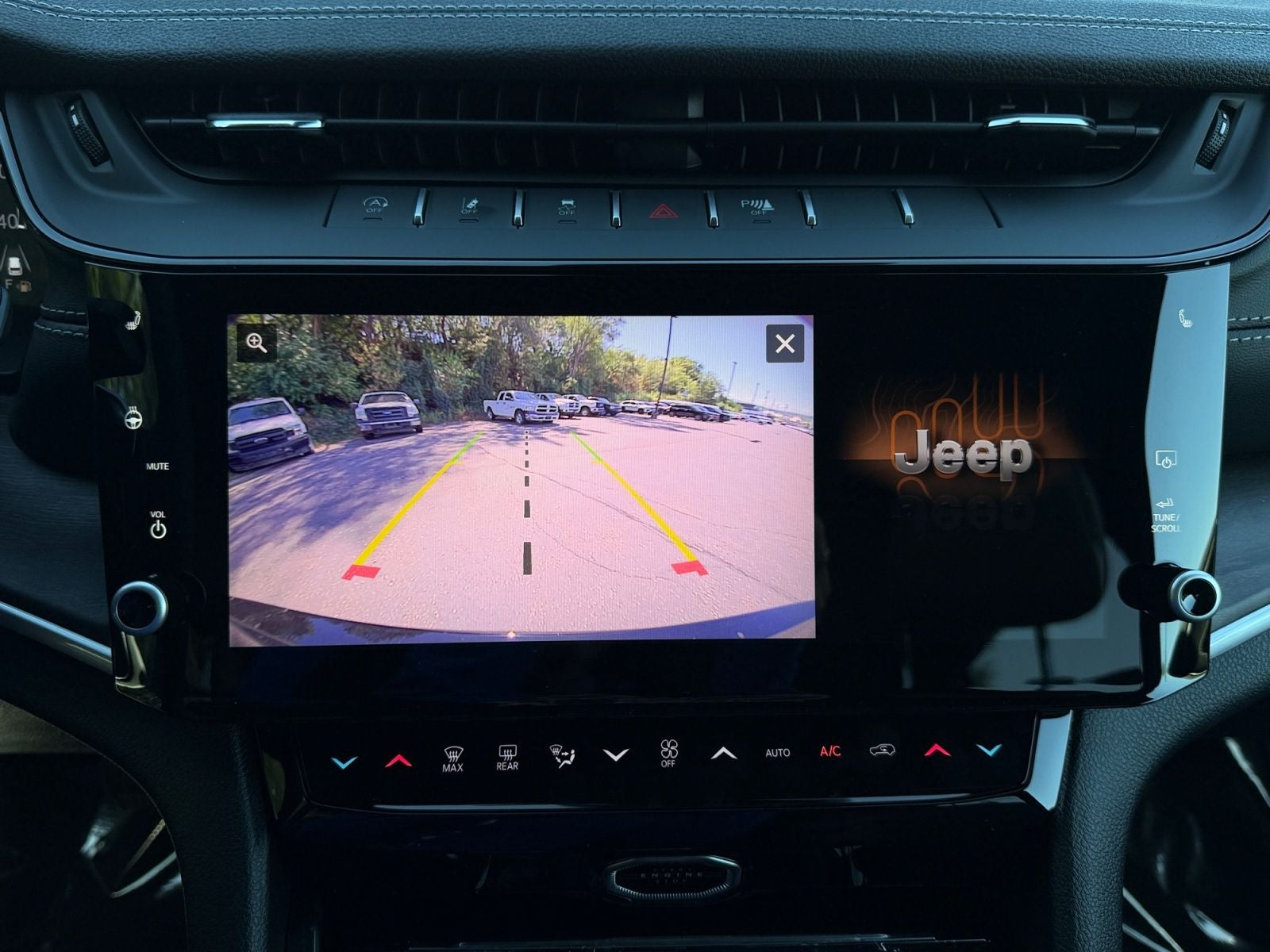 2027 Jeep Grand Cherokee Laredo Altitude
