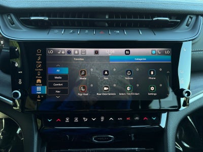 2027 Jeep Grand Cherokee Laredo Altitude