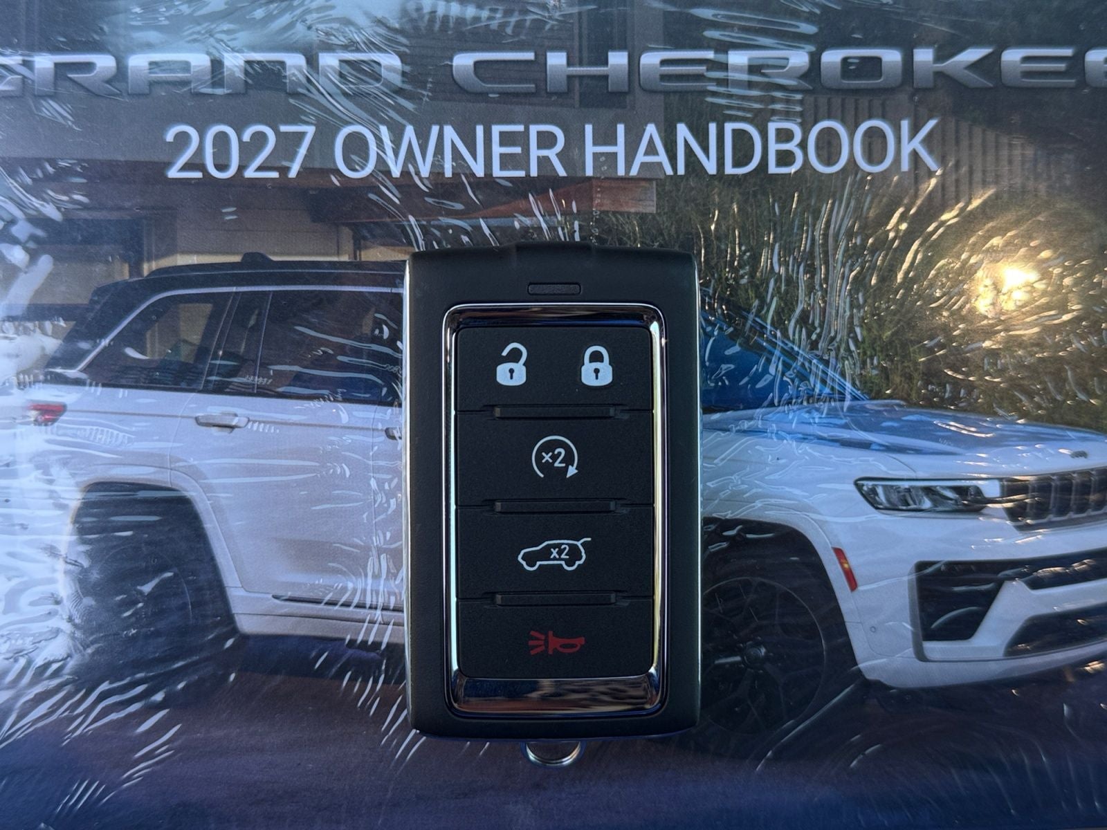 2027 Jeep Grand Cherokee Laredo Altitude