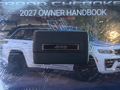 2027 Jeep Grand Cherokee Laredo Altitude