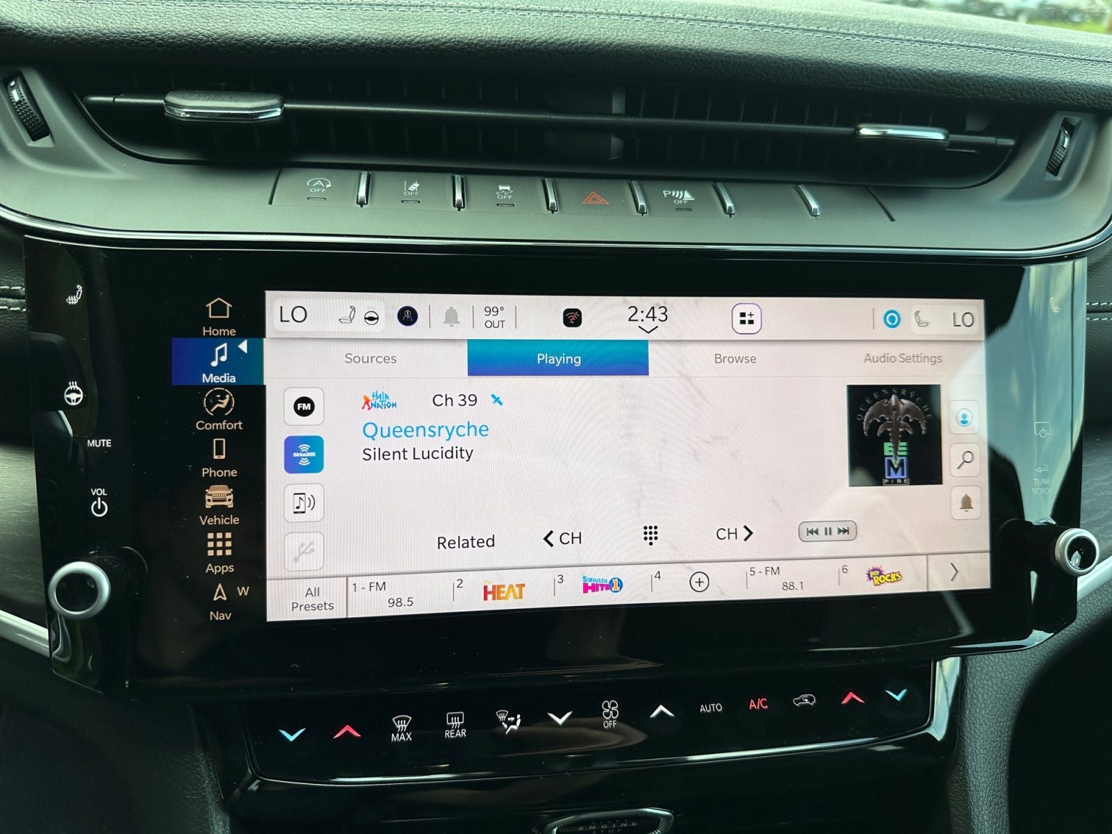2026 Jeep Grand Cherokee GRAND CHEROKEE L LAREDO ALTITUDE 4X4