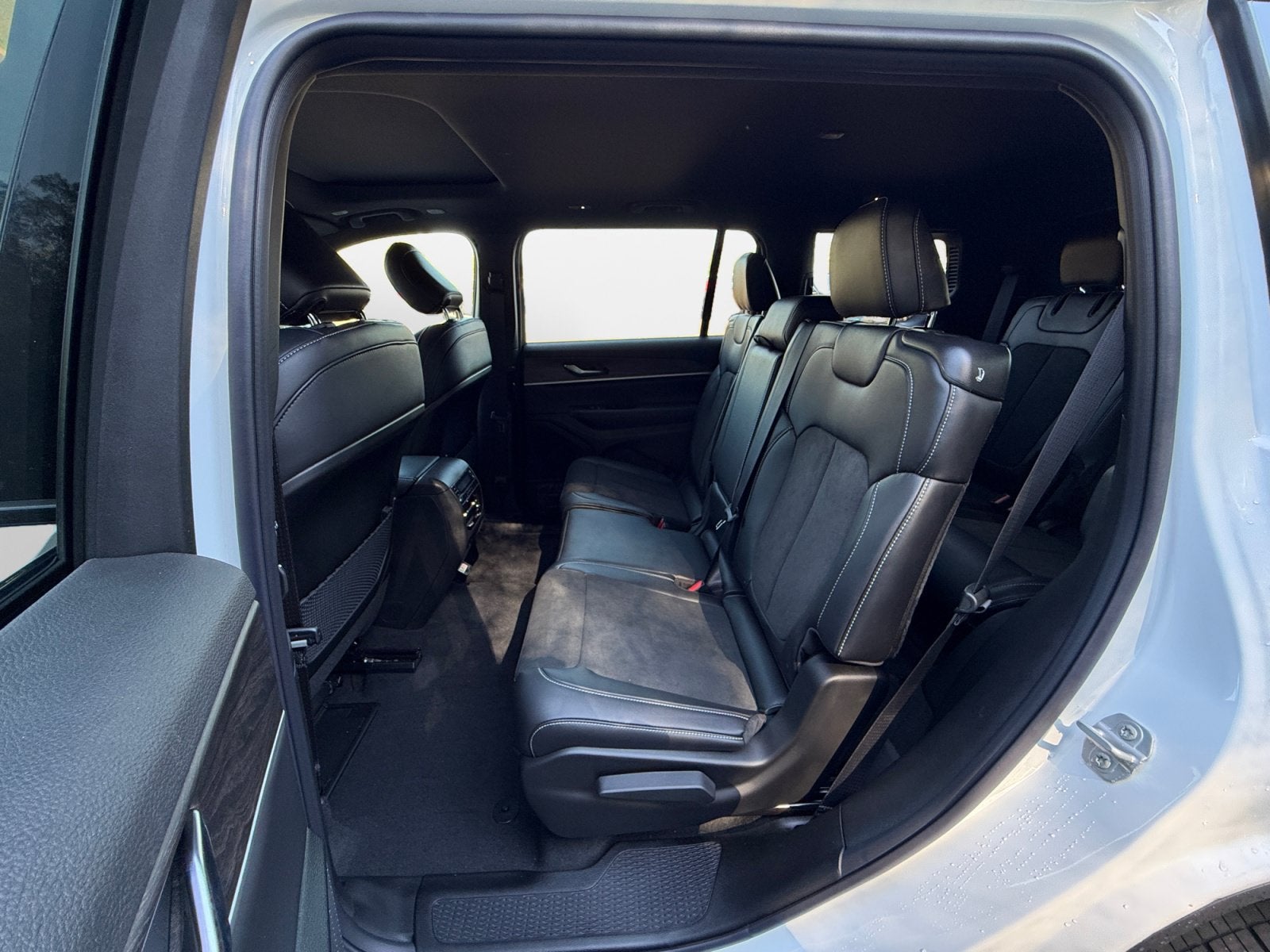 2027 Jeep Grand Cherokee GRAND CHEROKEE L LAREDO ALTITUDE 4X4