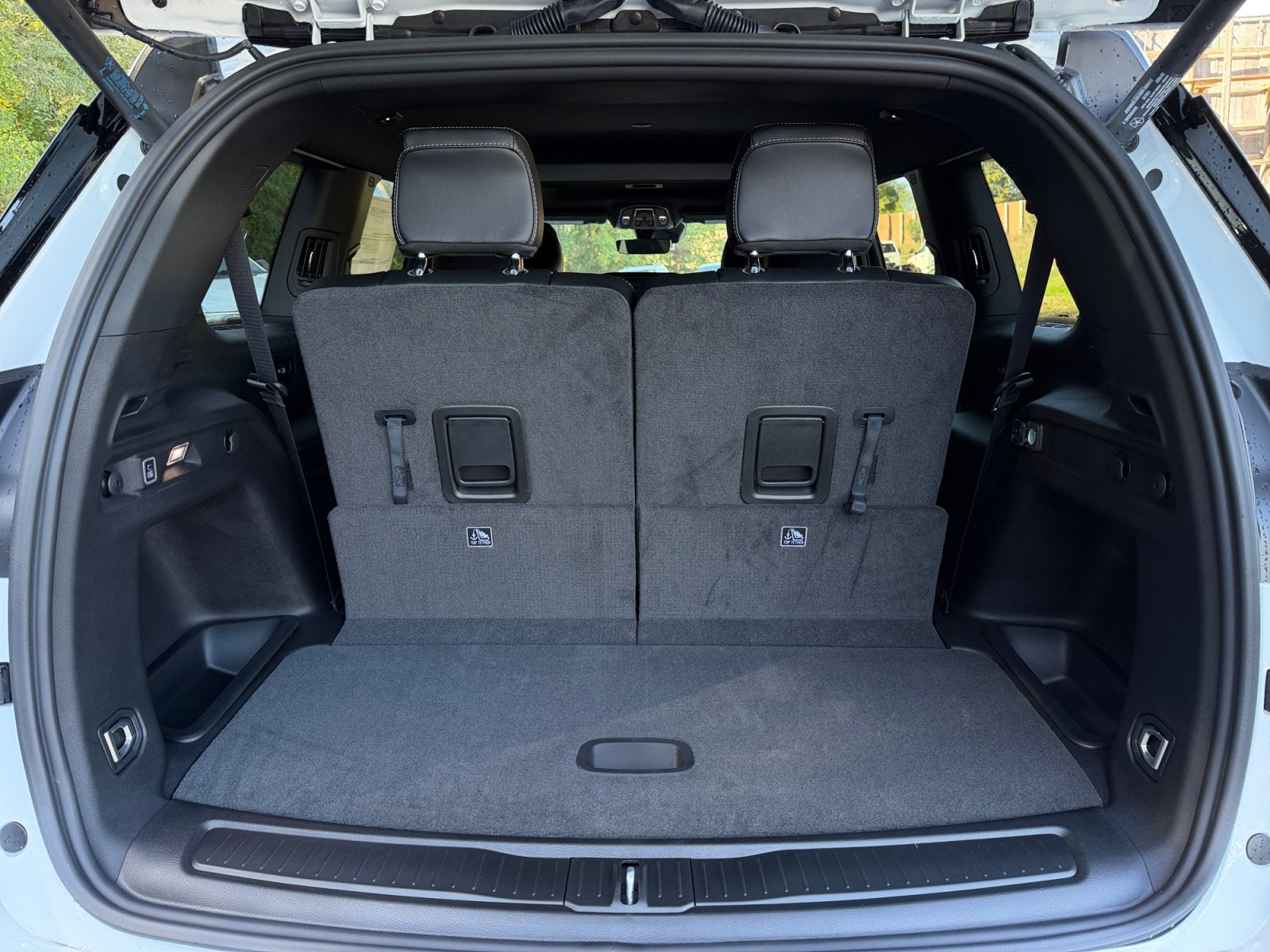 2027 Jeep Grand Cherokee GRAND CHEROKEE L LAREDO ALTITUDE 4X4