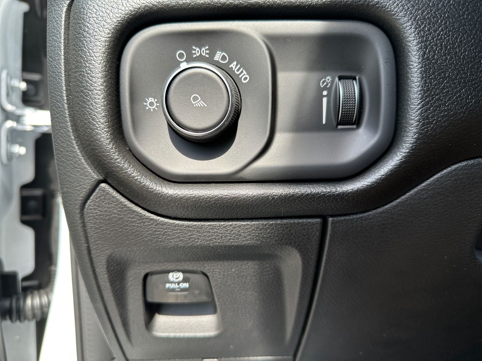 2026 RAM Ram 1500 RAM 1500 TRADESMAN QUAD CAB 4X4 6'4' BOX