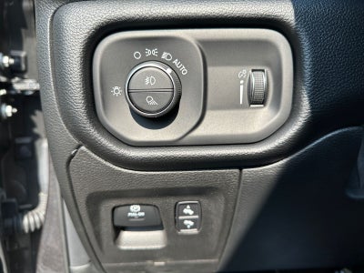 2020 RAM 1500 Big Horn Crew Cab 4x4 5'7' Box
