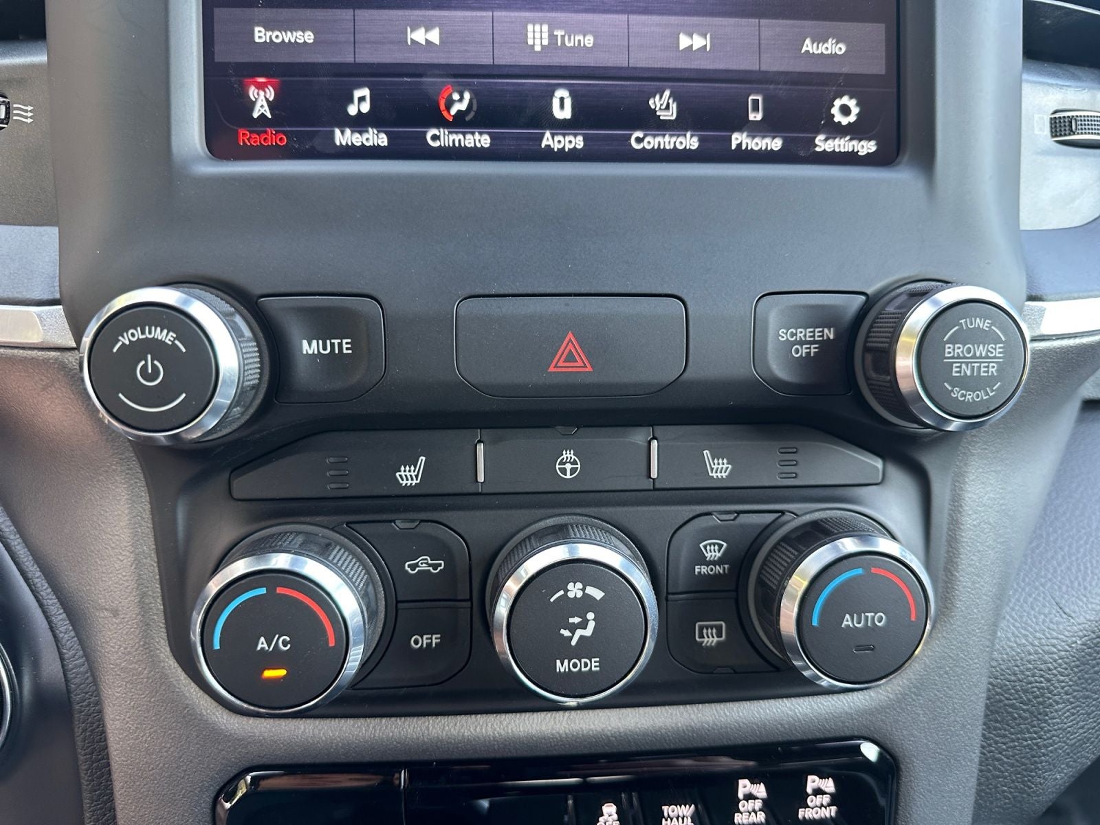 2020 RAM 1500 Big Horn Crew Cab 4x4 5'7' Box
