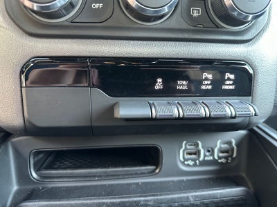2020 RAM 1500 Big Horn Crew Cab 4x4 5'7' Box